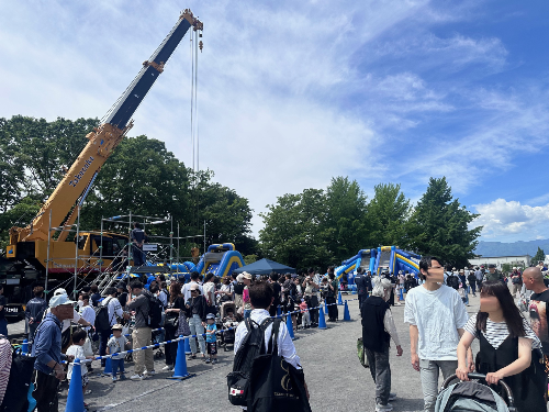 第49回大和市民まつりの様子 ラフタークレーン乗車体験