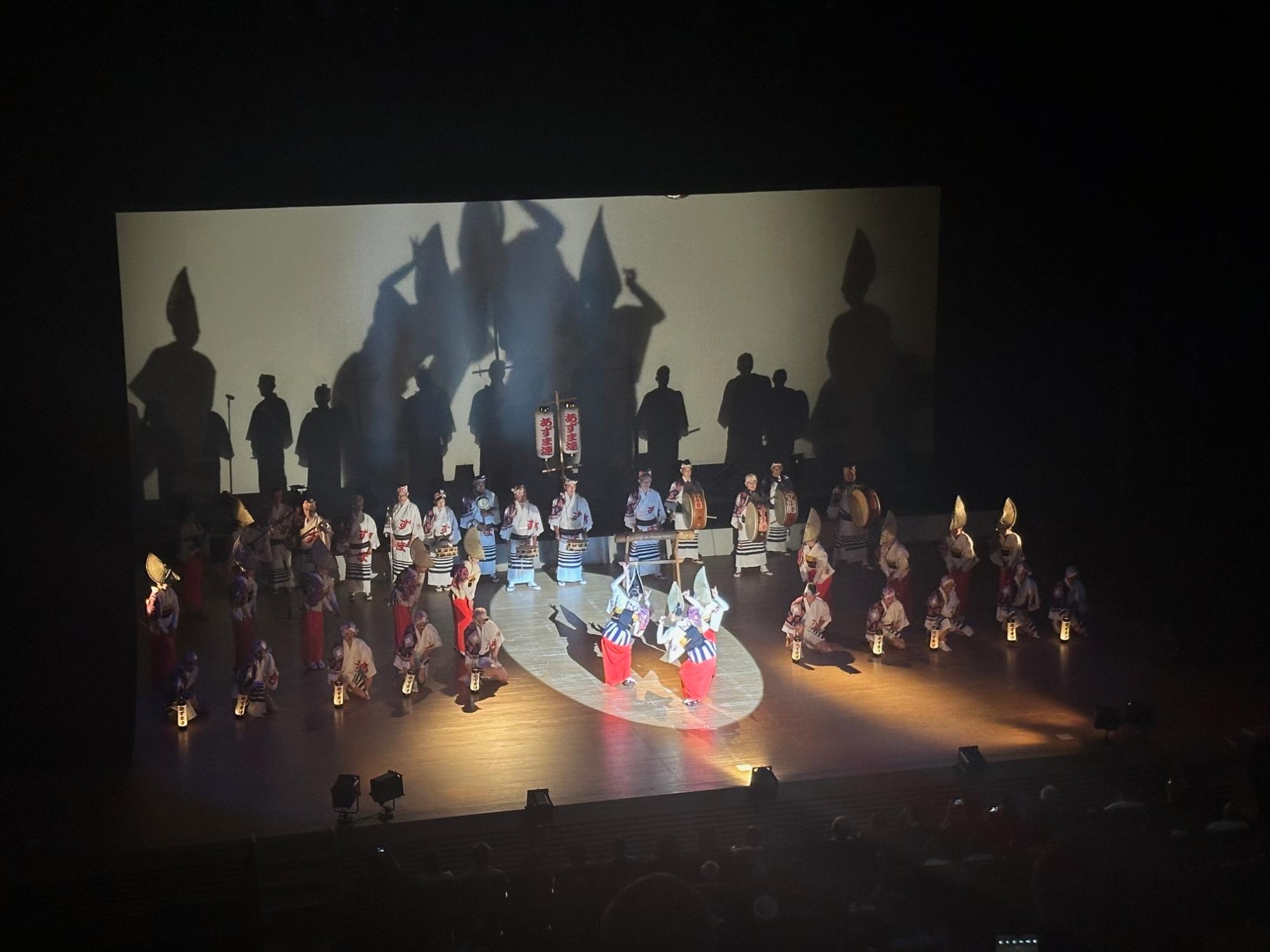 ステージで魅せる華麗な演舞