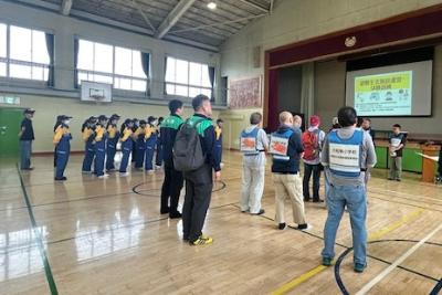 避難生活施設運営訓練を開始する少年消防団員