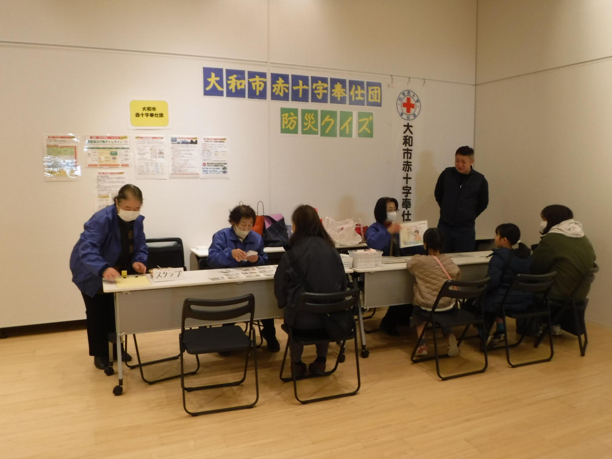 大和市イベントキャラクターヤマトンと会場入口の様子