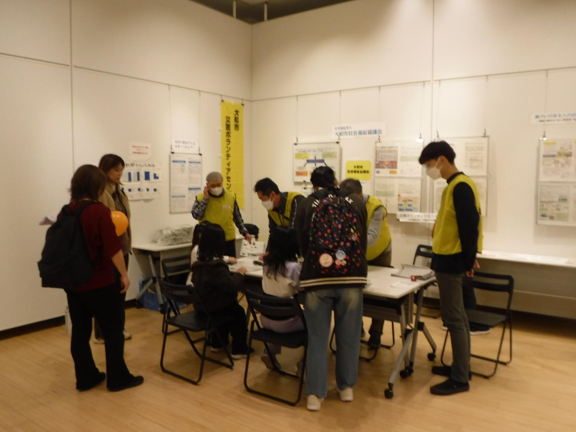 たくさんの来場者の様子