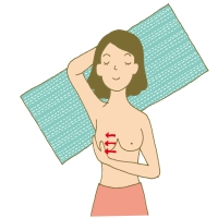 女性が上半身裸であおむけになり左手で右の乳房の内側を触診しているイラスト