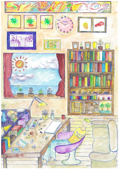 本棚が置かれ、窓から海が見える部屋で椅子に座り腕組している画家が描かれているイラスト