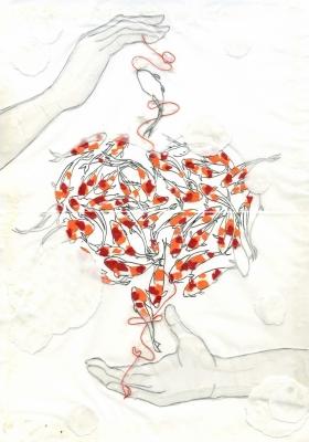 赤い糸が小指に結ばれた手が上下あります。小指からは糸が伸びて上下の手の間に赤色とオレンジ色の模様の鯉でハートの形が作られているイラスト