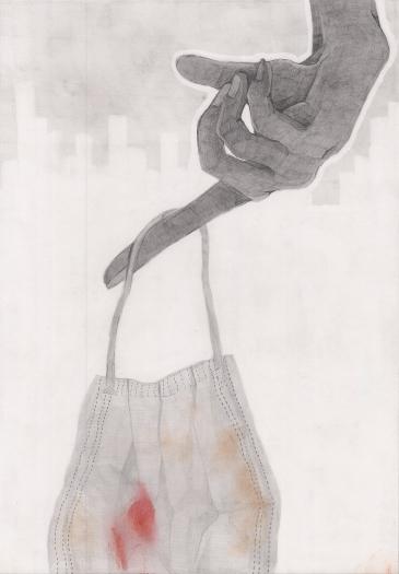 ファンデーションや口紅のあとがついている不織布マスクの紐を人差し指で引っかけているのを鉛筆で描かれた作品の写真