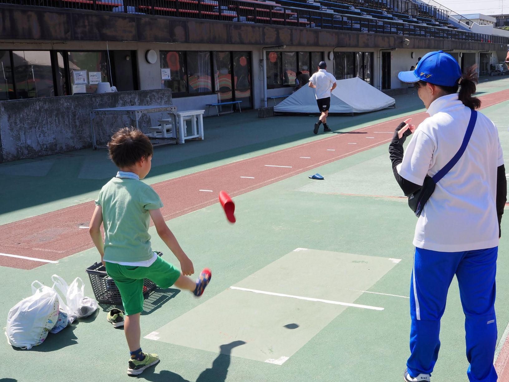 スリッパ飛ばし