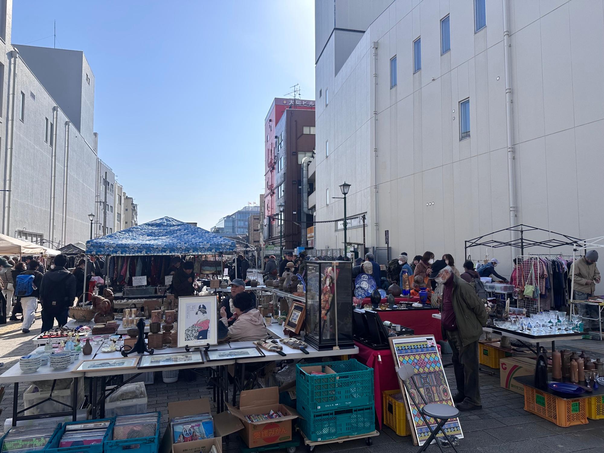 骨董市会場1