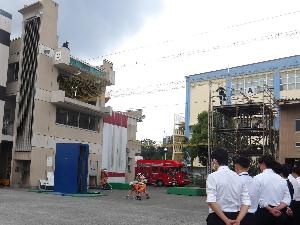 令和8年度就職説明会写真訓練見学１