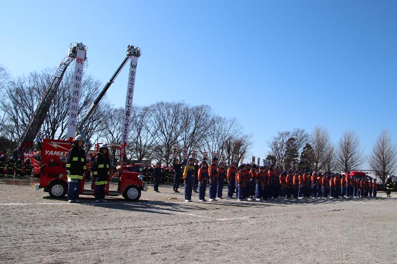 出初式の消防演技披露で集合する少年消防団