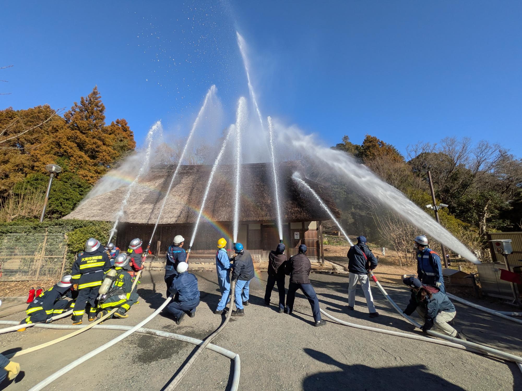 全部隊による一斉放水