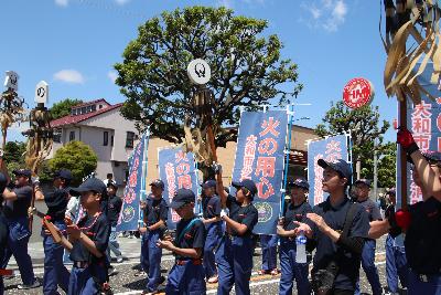 大和市民祭りパレードに参加する団員たち